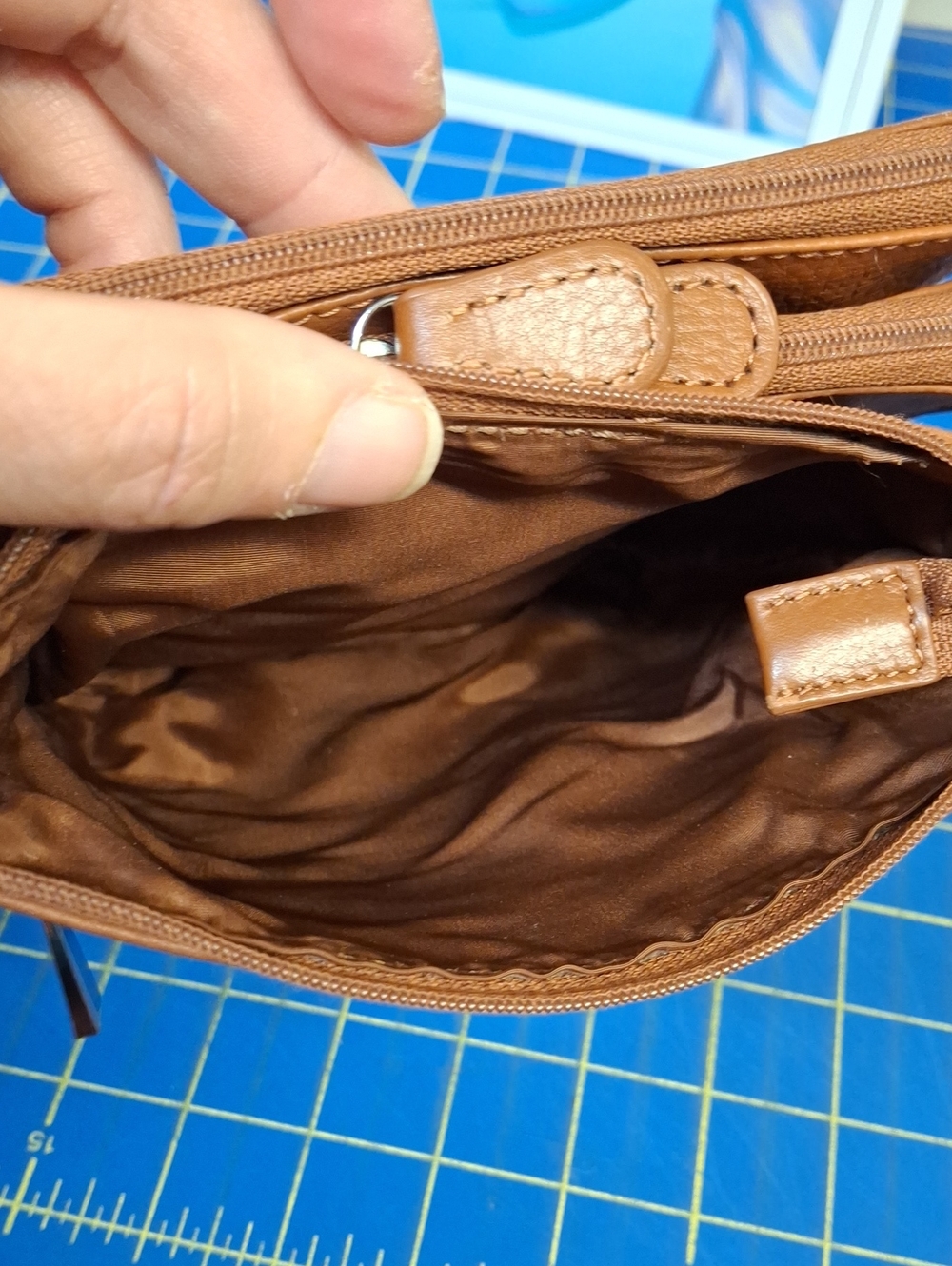 Giani Bernini Triple-Zip Pebble Leather Dasher Crossbody Cognac NWOT - Picture 11 of 13